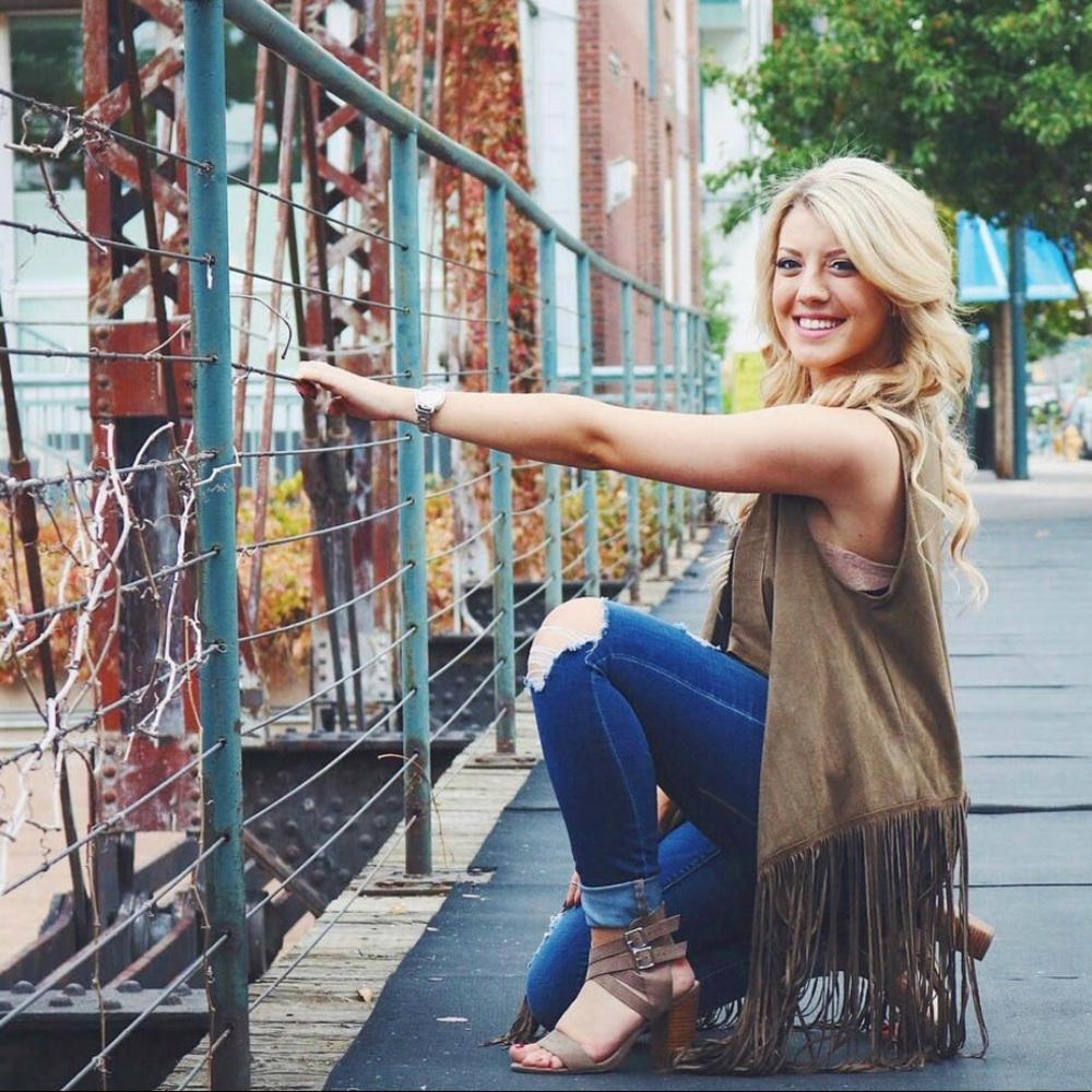 Fringed Vest - Picture 2 of 7